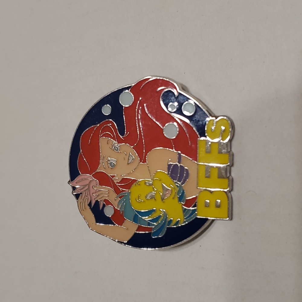 ⭐3/15⭐ Disney Ariel and Flounder BFF Pin